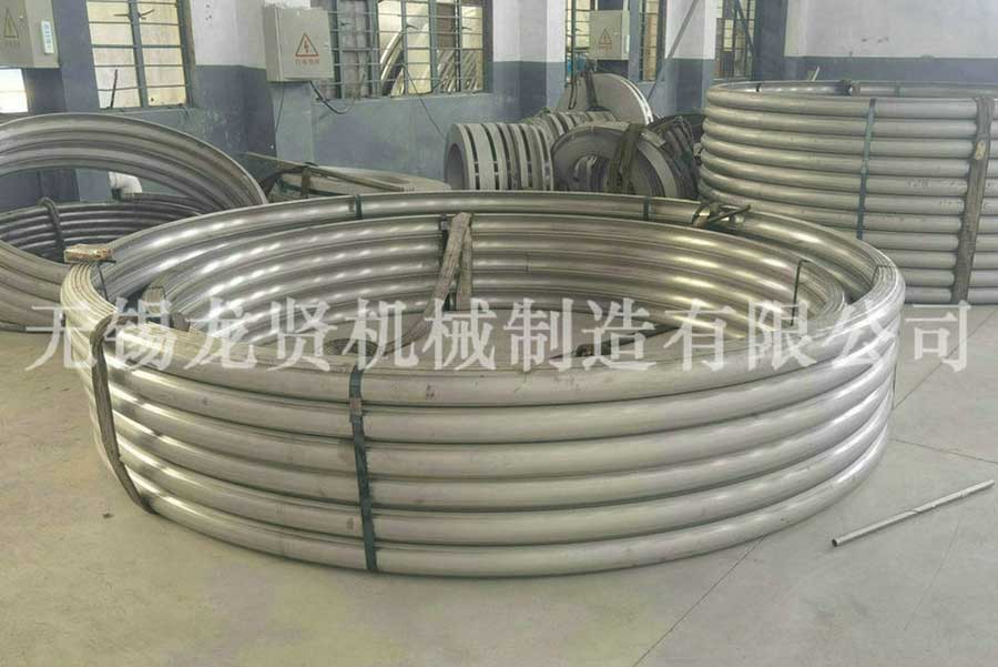 高速公路上的半圓管！
